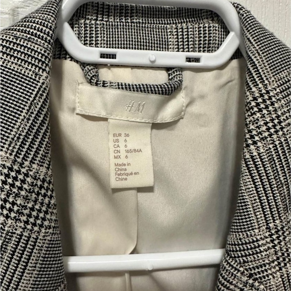 Blazer - Picture 4 of 6